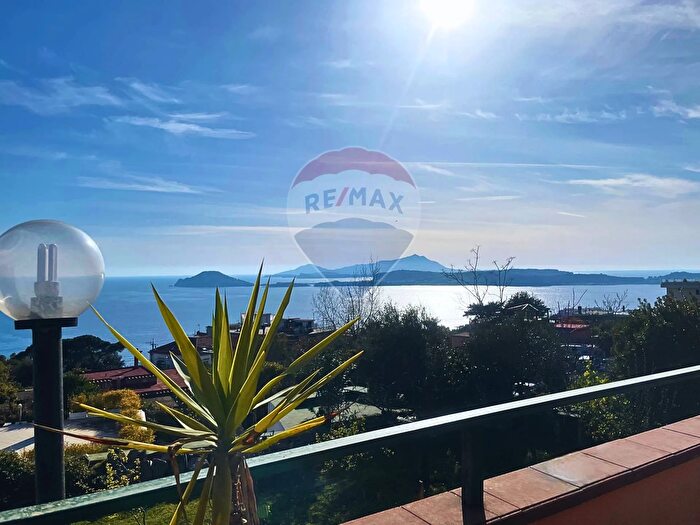 Casa con 9 locali in vendita in Via Traversa Campanova, Pozzuoli