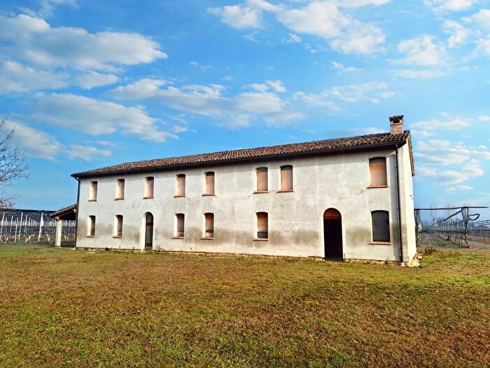 Casa con 12 locali in vendita in Via San Vitale N Snc, Russi