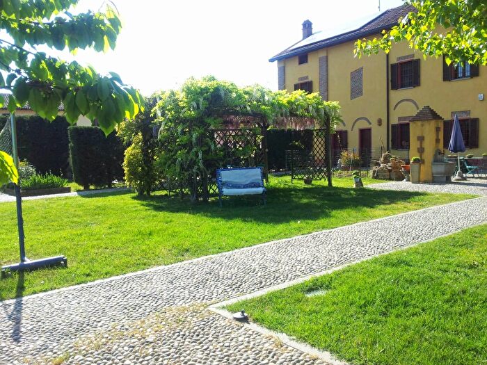 Casa con 8 locali in vendita in Mortara