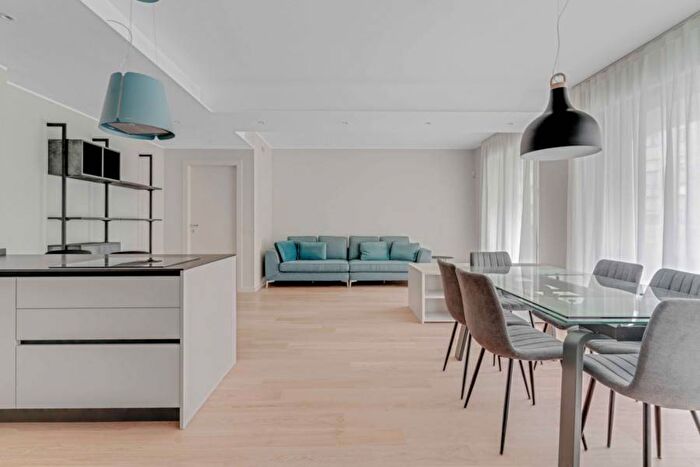 Appartamento quadrilocale in affitto in Via Giuseppe Giusti, Paolo Sarpi, Milano