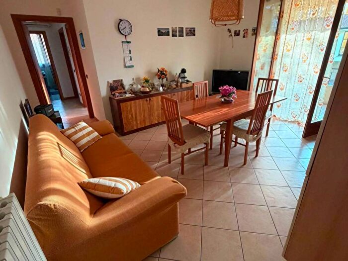 Appartamento trilocale in affitto in Via Giugno, Centro, Legnaro