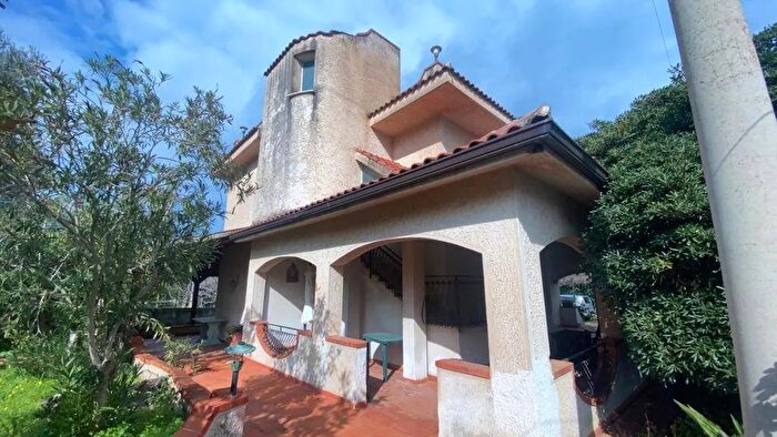 Casa con 8 locali in vendita in Via Capri Carini Palermo, Carini