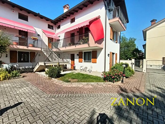 Appartamento trilocale in vendita in Via Montasio, Gorizia