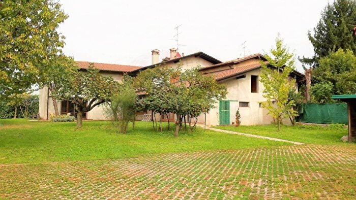 Casa con 12 locali in vendita in Via Gallo, Corte Franca