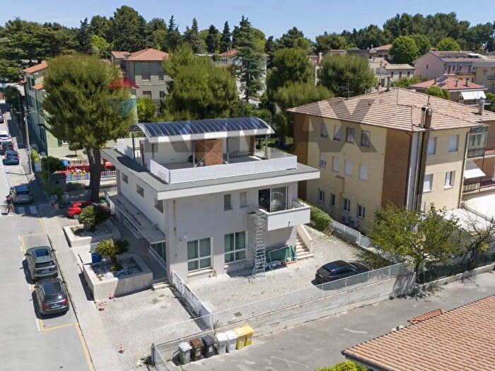 Appartamento quadrilocale in vendita in Via Vivaldi, Sirolo