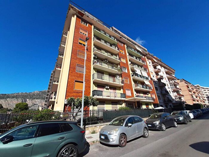 Appartamento con 5 locali in affitto in Via Danimarca, Resuttana, Palermo