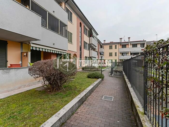 Appartamento trilocale in vendita in Vignate