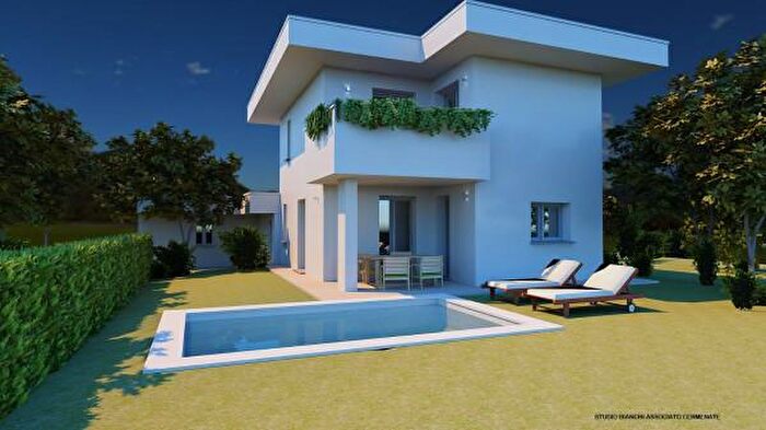 Casa quadrilocale in vendita in Via Alessandro Volta, Cirimido