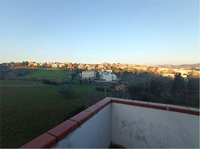 Appartamento con 5 locali in vendita in Via Cupa di Posatora, Ancona