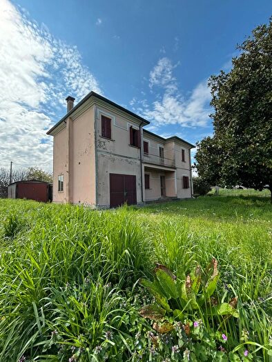 Casa con 5 locali in vendita in Giacciano Con Baruchella