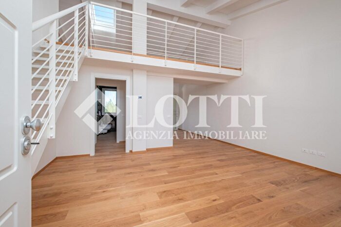 Appartamento con 5 locali in vendita in Ia Circonvallazione, Calcinaia