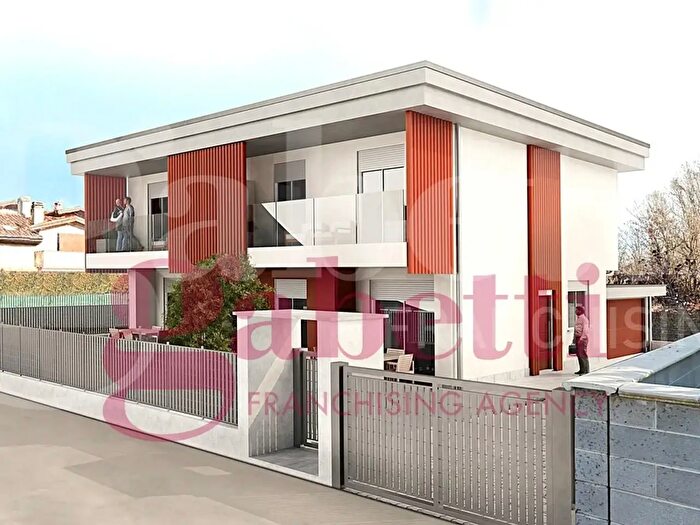 Casa quadrilocale in vendita in Vicolo Torri Gemelle, Caronno Pertusella