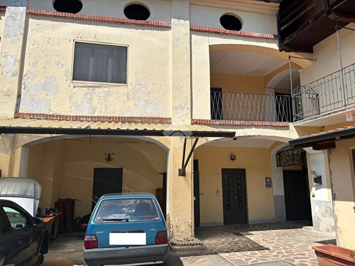 Appartamento trilocale in vendita in Via Matteotti, Pombia