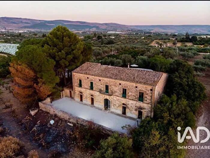 Casa con 8 locali in vendita in Contrada Piante Zammarro Zottopera, Chiaramonte Gulfi