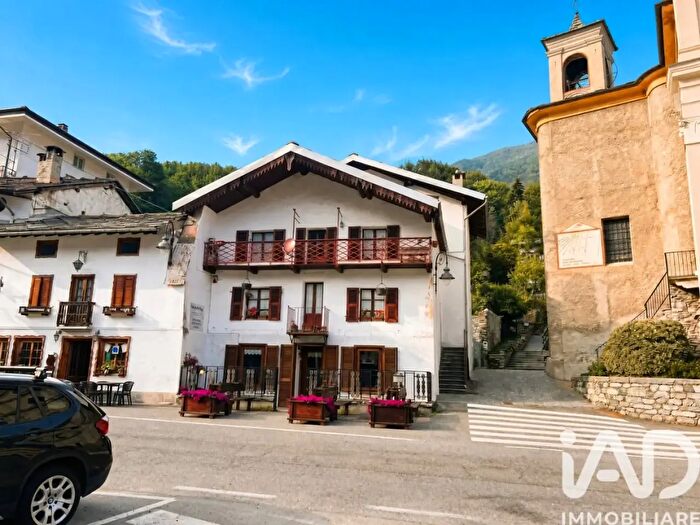 Appartamento quadrilocale in vendita in Piazza Piazza Centrale, Ala Di Stura