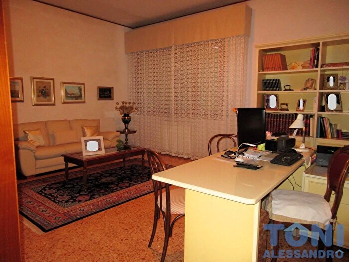 Appartamento con 5 locali in affitto in Empoli