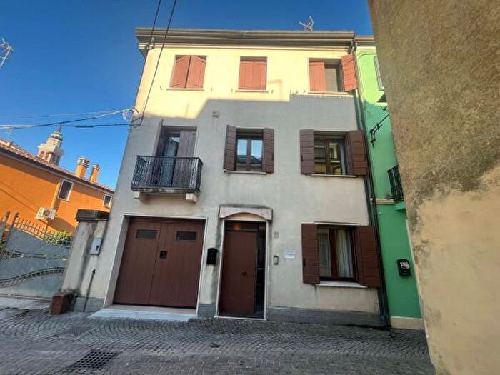 Casa con 6 locali in vendita in Via Riccardo Malfatti, Adria