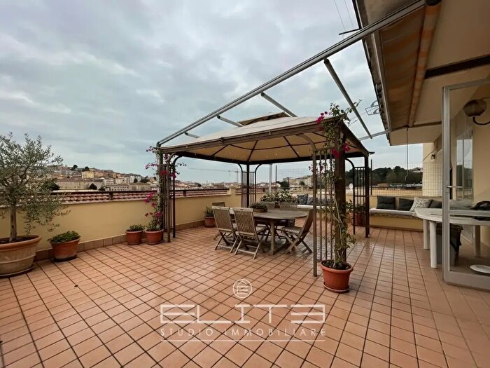 Appartamento quadrilocale in vendita in Via Gigli, Ancona