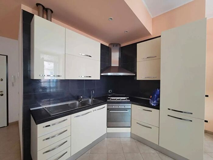 Appartamento trilocale in vendita in Via Metella, Ventimiglia