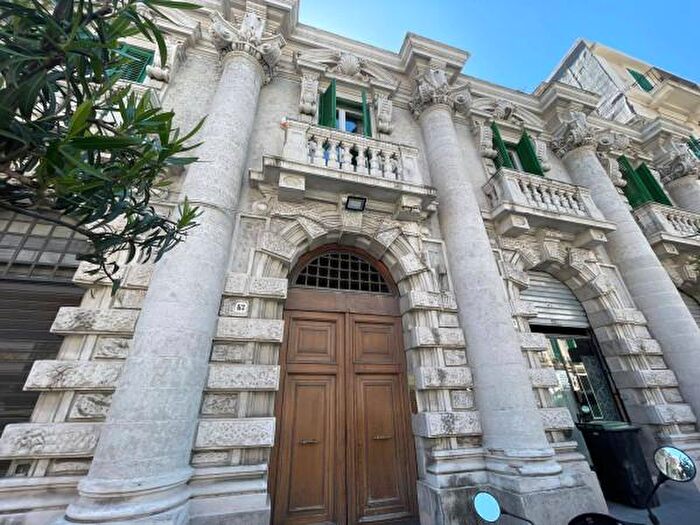 Appartamento con 5 locali in vendita in Via Cesare Battisti, Messina