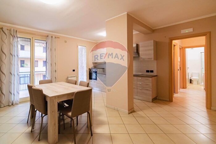 Appartamento trilocale in vendita in Via Emanuele Macrì, Acireale