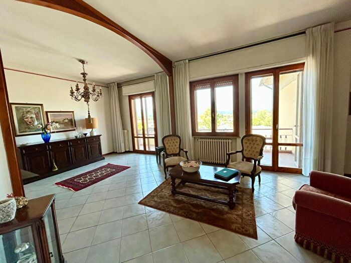 Appartamento con 5 locali in vendita in Luigi Cherubini, Empoli