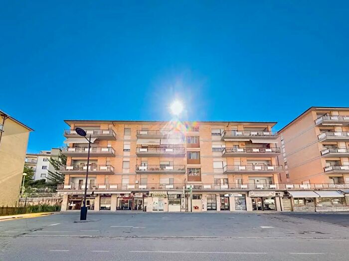 Appartamento con 5 locali in vendita in Via Strinella, LAquila