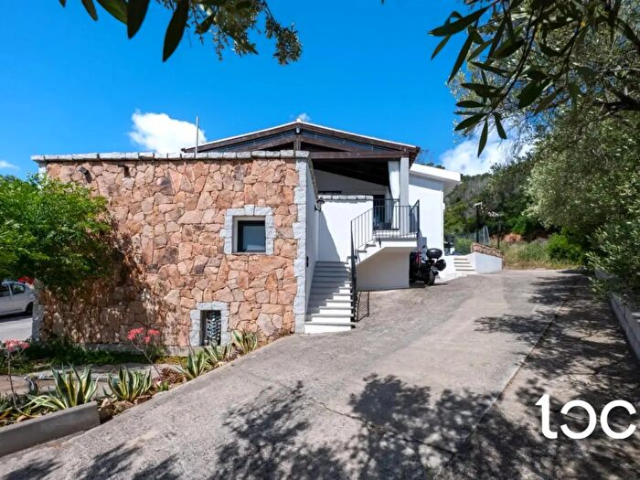 Casa con 5 locali in vendita in San Teodoro