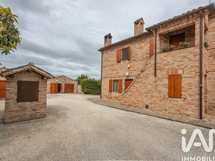 Casa con 14 locali in vendita in Localitãnbsp Campolungo, Montecassiano