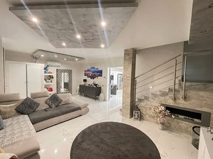 Casa con 5 locali in vendita in Suzzara