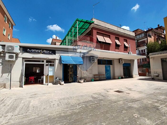 Appartamento con 6 locali in vendita in Roma