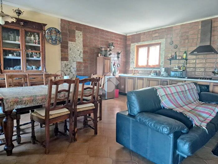 Casa quadrilocale in vendita in Via Tancia, Salisano