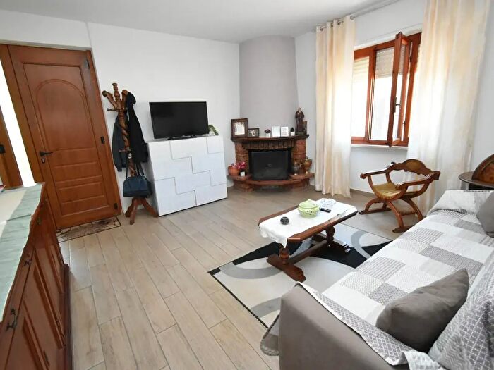 Casa con 8 locali in vendita in San Giuliano Terme