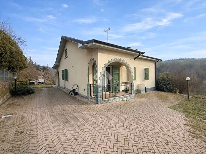 Casa con 6 locali in vendita in Regione Vallerana, Alice Bel Colle