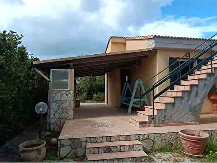 Casa trilocale in affitto in Viale Cefalu, Campofelice di Roccella