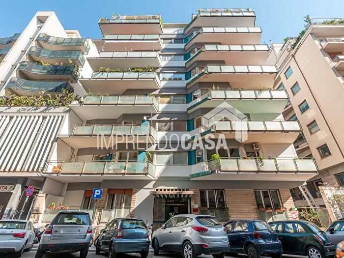 Appartamento con 6 locali in vendita in Via Giovanni Bonanno, Palermo