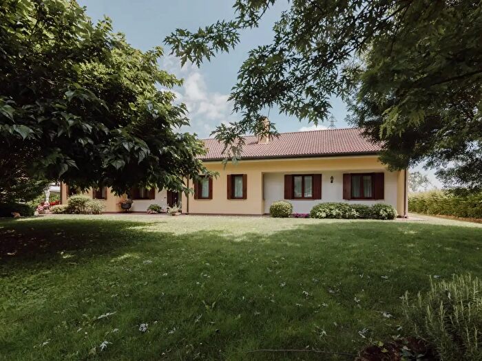 Casa con 8 locali in vendita in Monselice