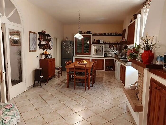 Appartamento con 6 locali in vendita in Cecina