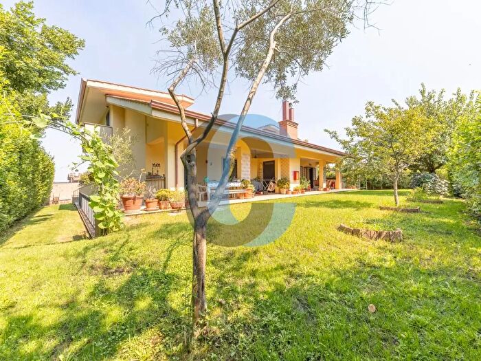 Casa con 6 locali in vendita in Via San Luca, Marino