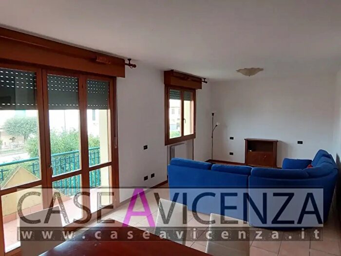 Appartamento trilocale in affitto in Via Mazzini, Grisignano Di Zocco