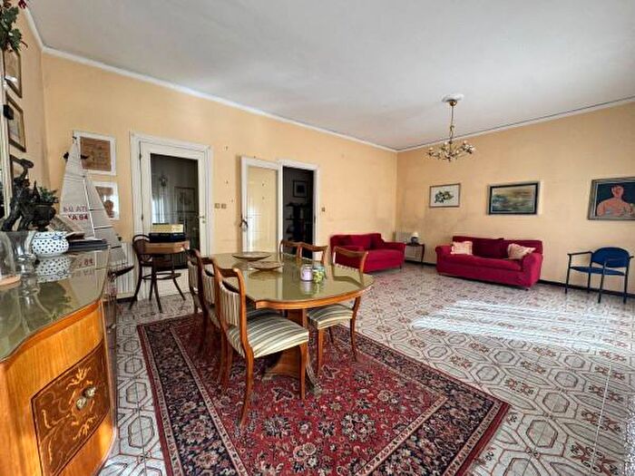 Appartamento con 5 locali in vendita in Via del Bersagliere, Palermo