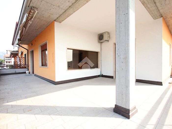 Appartamento trilocale in affitto in Via Fusina, Centro, Grezzana