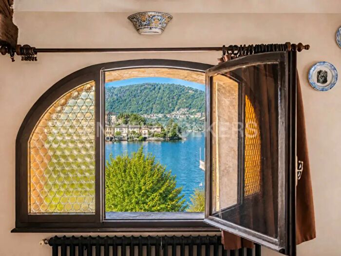 Appartamento quadrilocale in affitto in Via Caire Albertoletti, Orta San Giulio