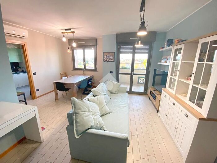 Appartamento trilocale in vendita in Via Monte Santo, Samarate