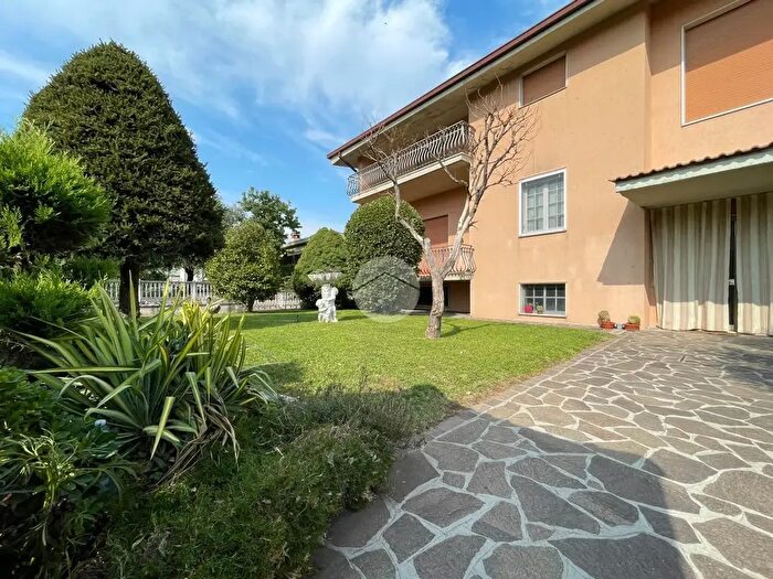 Casa con 6 locali in vendita in Piazza Libertà, Travagliato