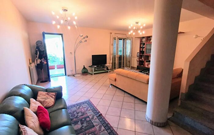 Casa con 5 locali in vendita in Giarre