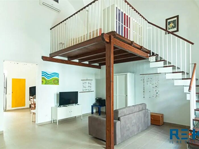 Casa bilocale in vendita in Via V Veneto, Racale