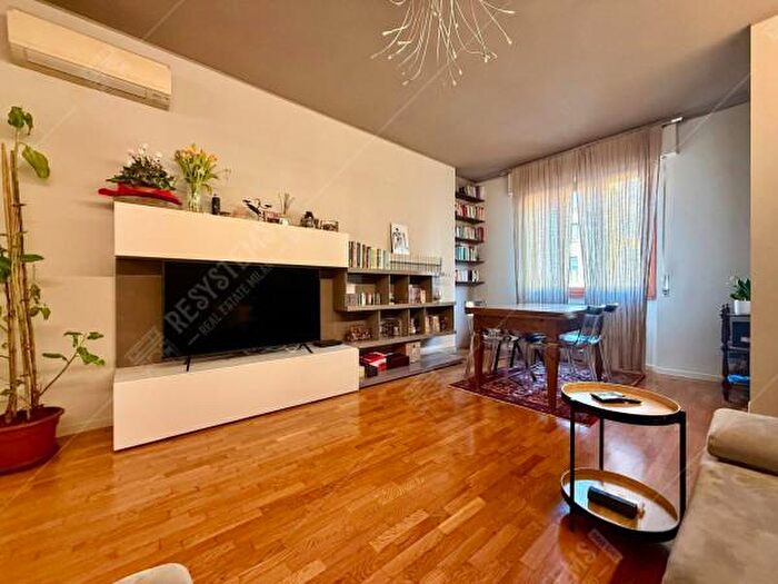 Appartamento trilocale in vendita in Viale Stelvio, Milano