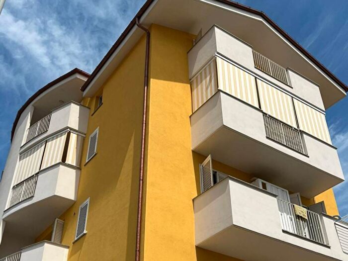 Appartamento trilocale in affitto in Via Basento, Santa Filomena, Montesilvano