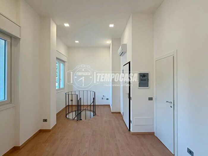 Appartamento trilocale in vendita in Via Crescenzago, Milano